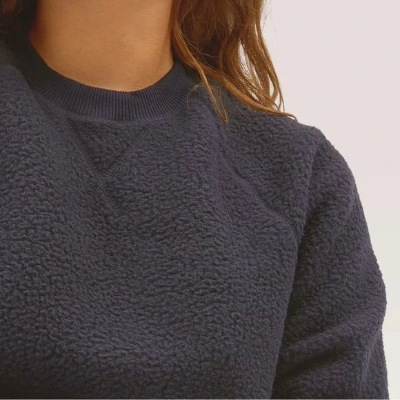 Everlane Renew Fleece Raglan Crewneck Sweatshirt In Pewter Gray - Picture 4 of 11